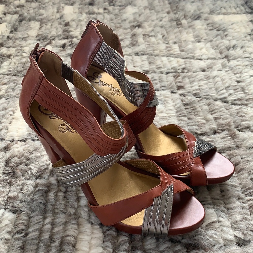 Dual tone, sexy sandals by Seychelles